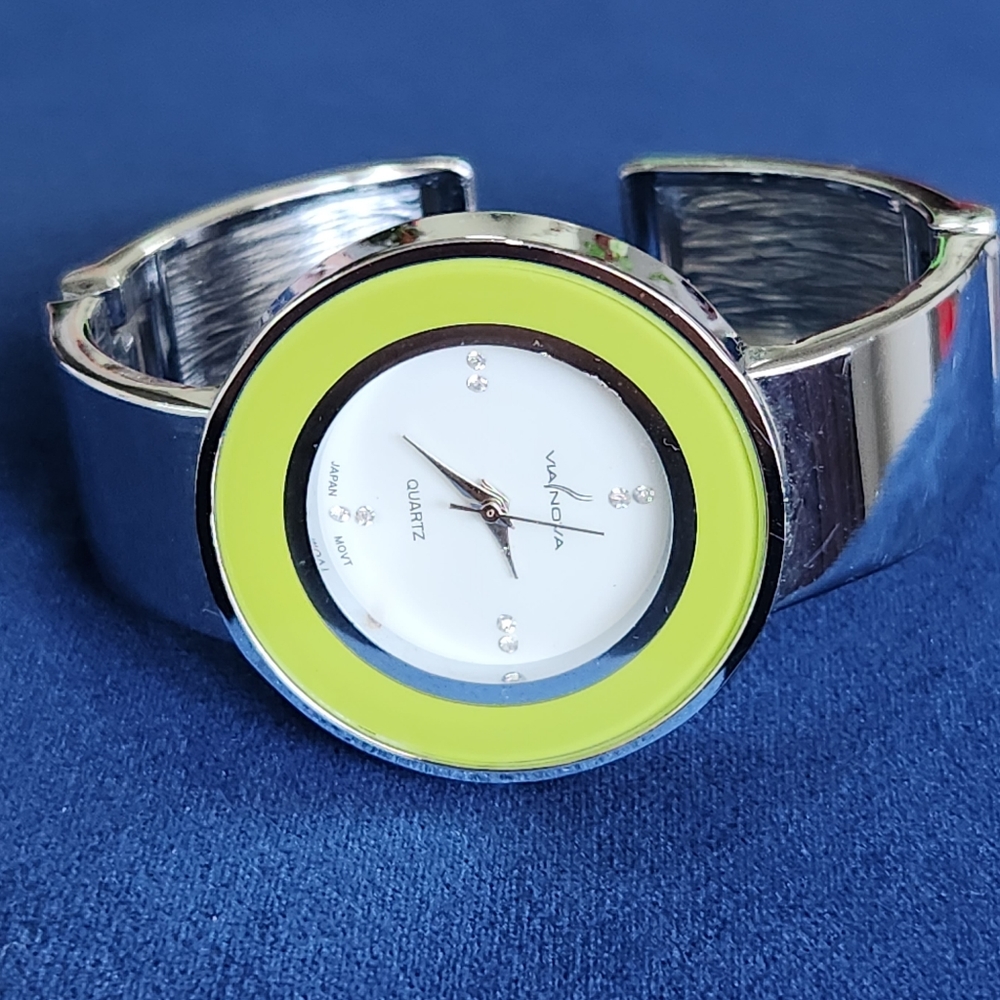 Y2K Via Nova Retro Green Circle Silver Cuff Watch